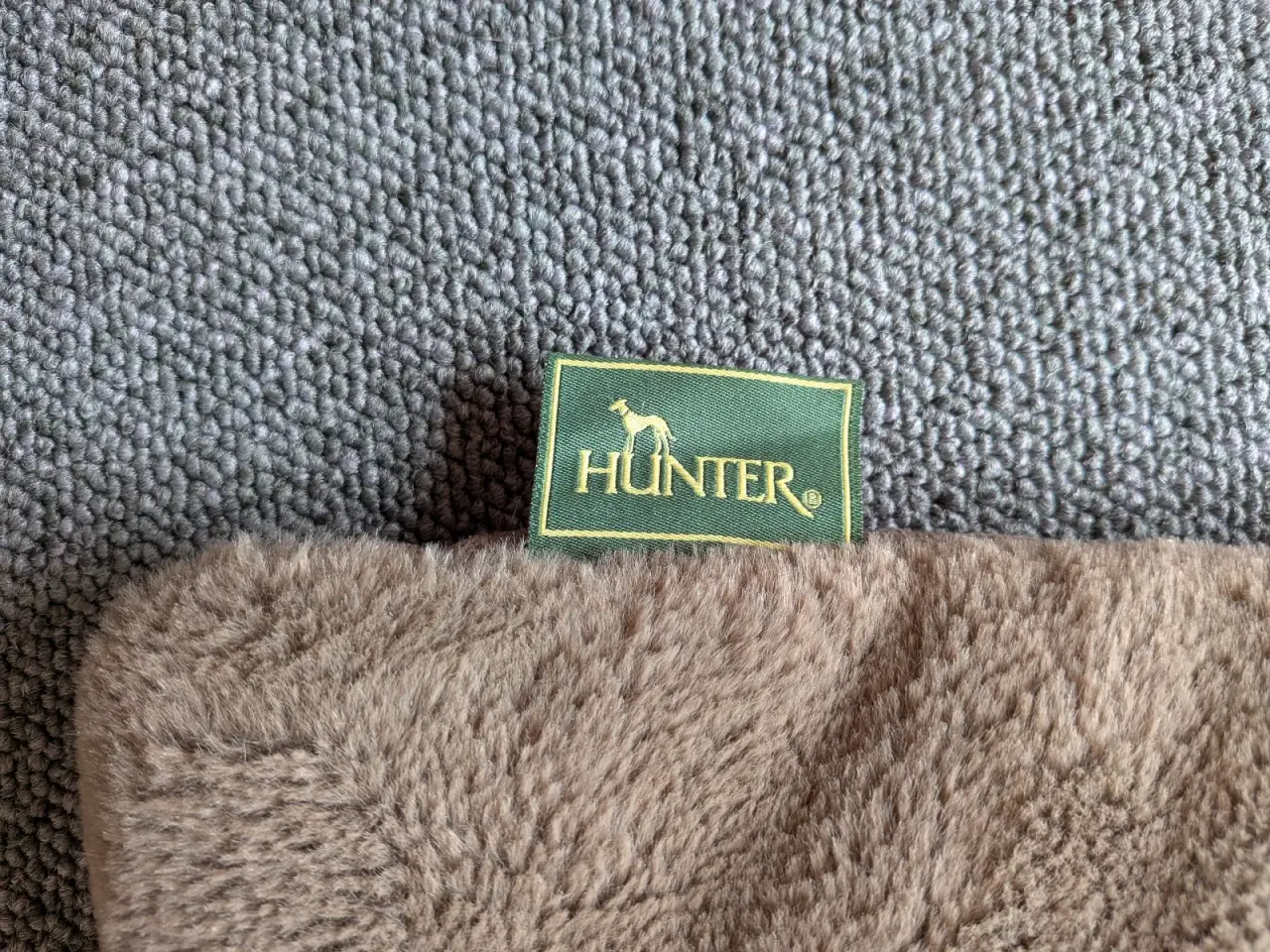 Billede 1 - Hunter hundemåtte i brun/beige sælges.