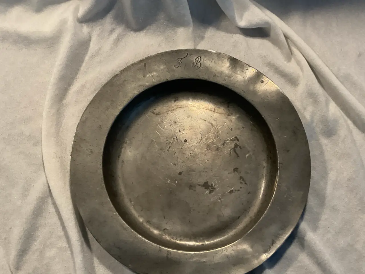 Billede 1 - Antik snart 200 år gammel tintallerken