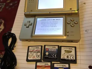 Nintendo DS Lite + Mario Kart, Lego Star Wars, Nee