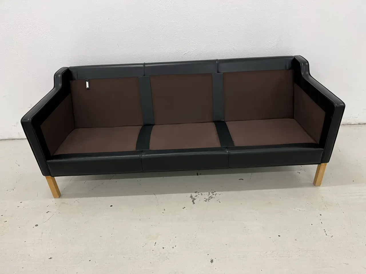 Billede 9 - Eksklusiv Stouby Eva 3 Pers.Sofa sort læder ben Eg