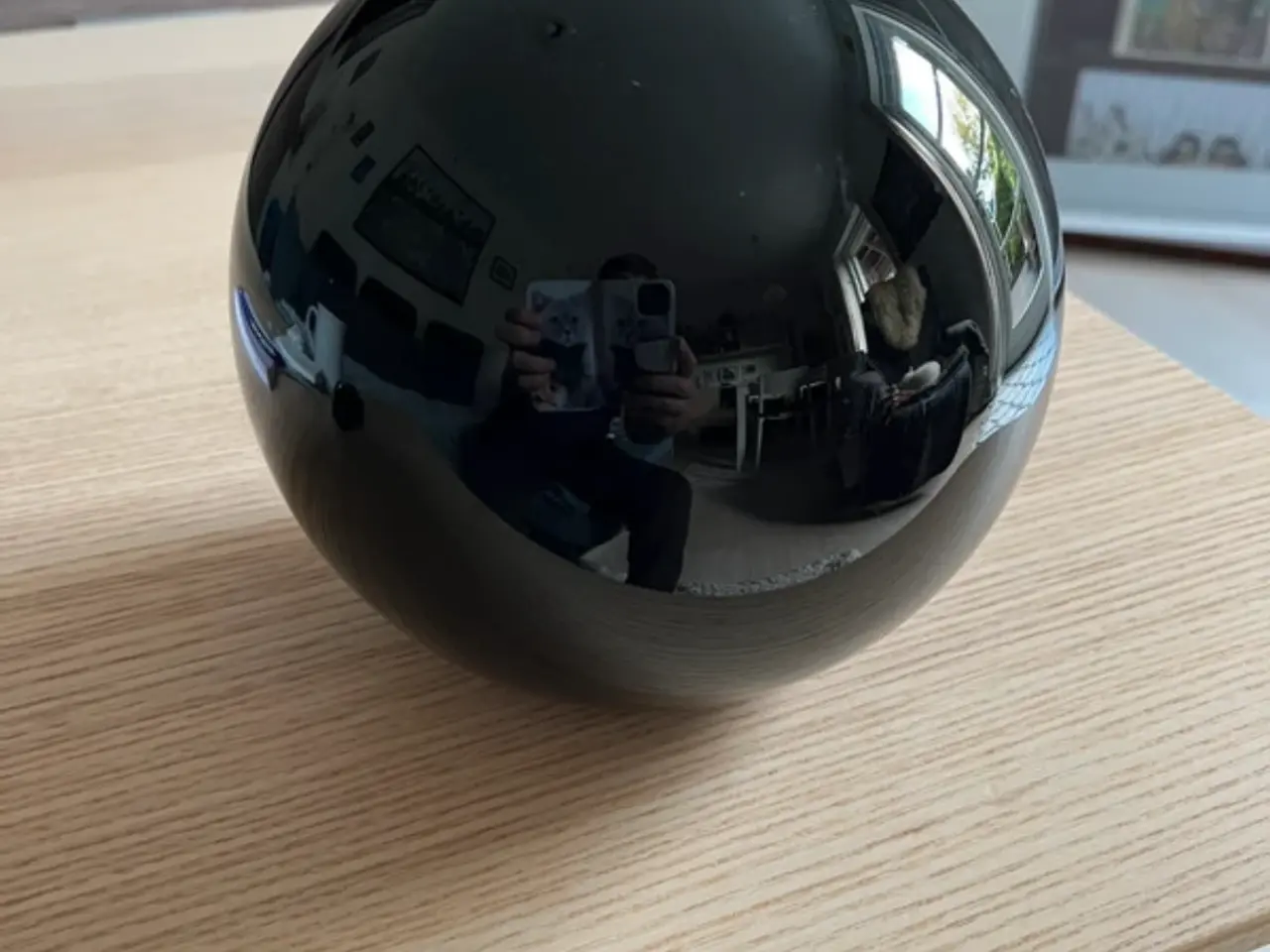 Billede 1 - Sort Kugle vase 