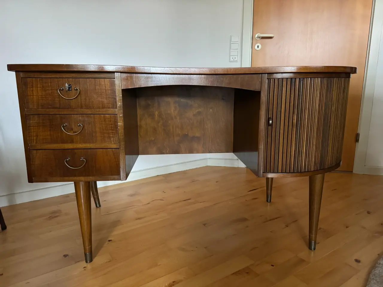 Billede 6 - Ikast møbelfabrik. Nyreformet skrivebord (1950’er