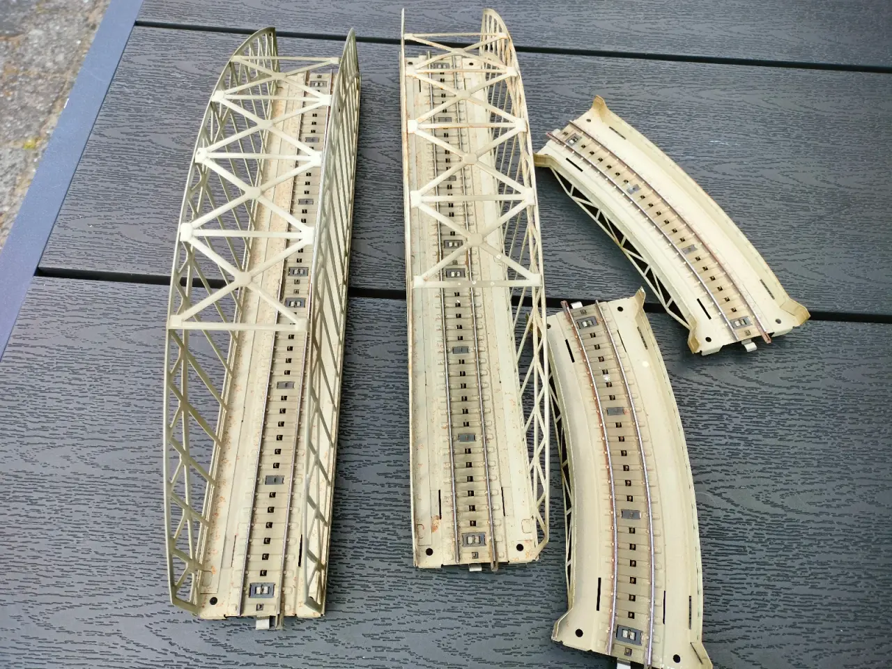 Billede 2 - Märklin M buede bro 2stk + M buede Rampe stykker 2