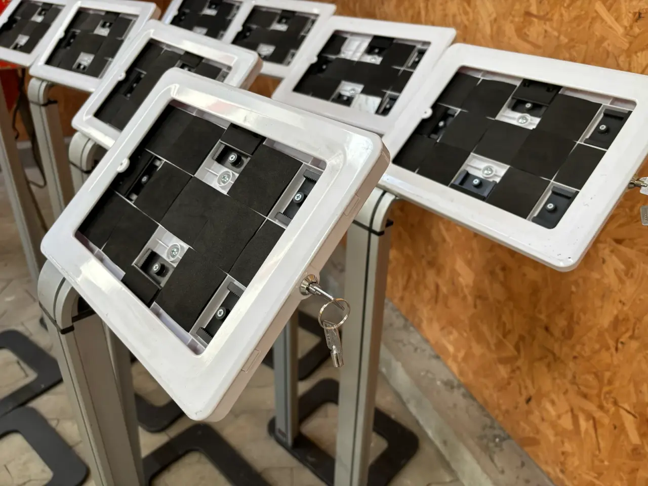 Billede 9 - Tablet holdere med lås - 9 stk.