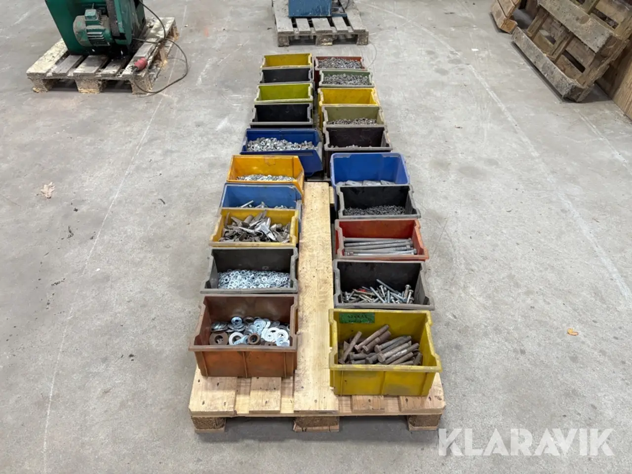 Billede 8 - Parti befæstelsesmaterialer / boltevarer - 20 kasser blandet