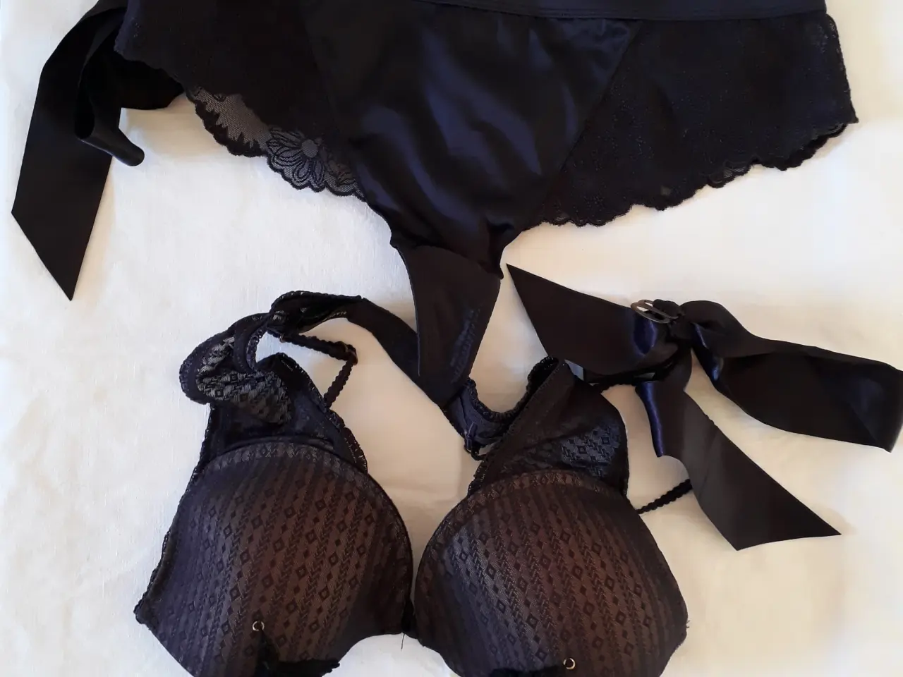 Billede 2 - BH/trusser, Femilet str. 38/70C + 38/75C