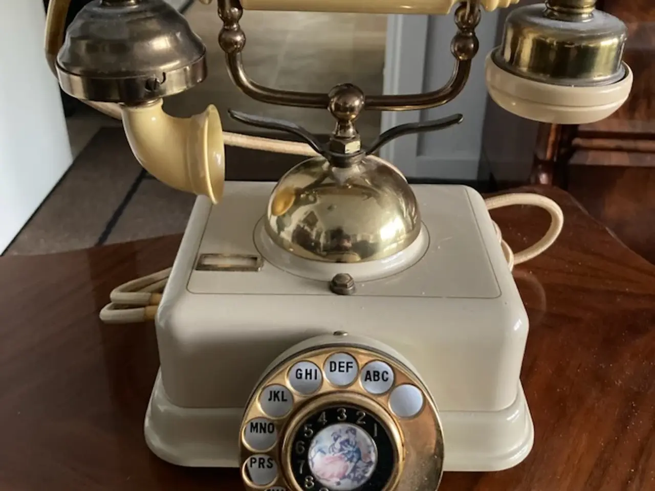 Billede 1 - Flot gammel fastnet bordtelefon i Beige