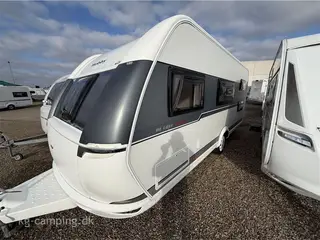 2020 - Hobby De Luxe Edition 545 KMF Populær familievogn med 2 køjer. Der medfølger et Ventura 300 fortelt.