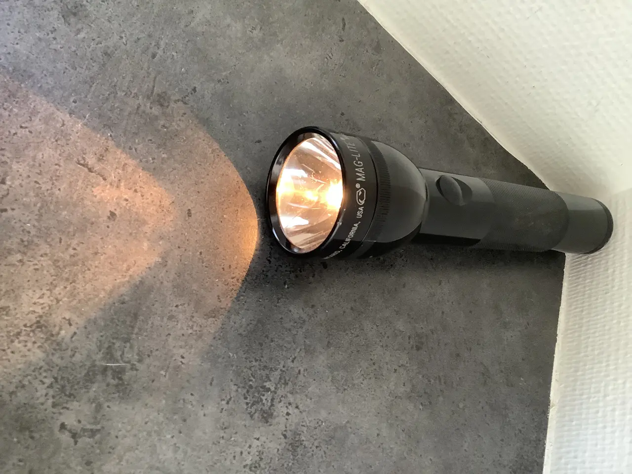 Billede 3 - MAG LITE bruger 2 batterier 