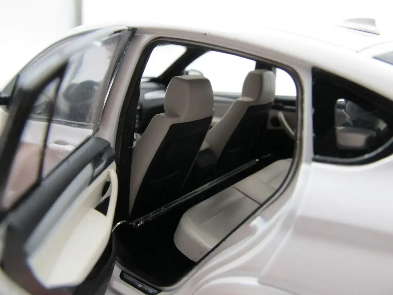 Billede 6 - 2015 BMW X4 F26 1:18  BMW forhandler edition 