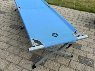 Blå feltseng / campingseng med alu stel