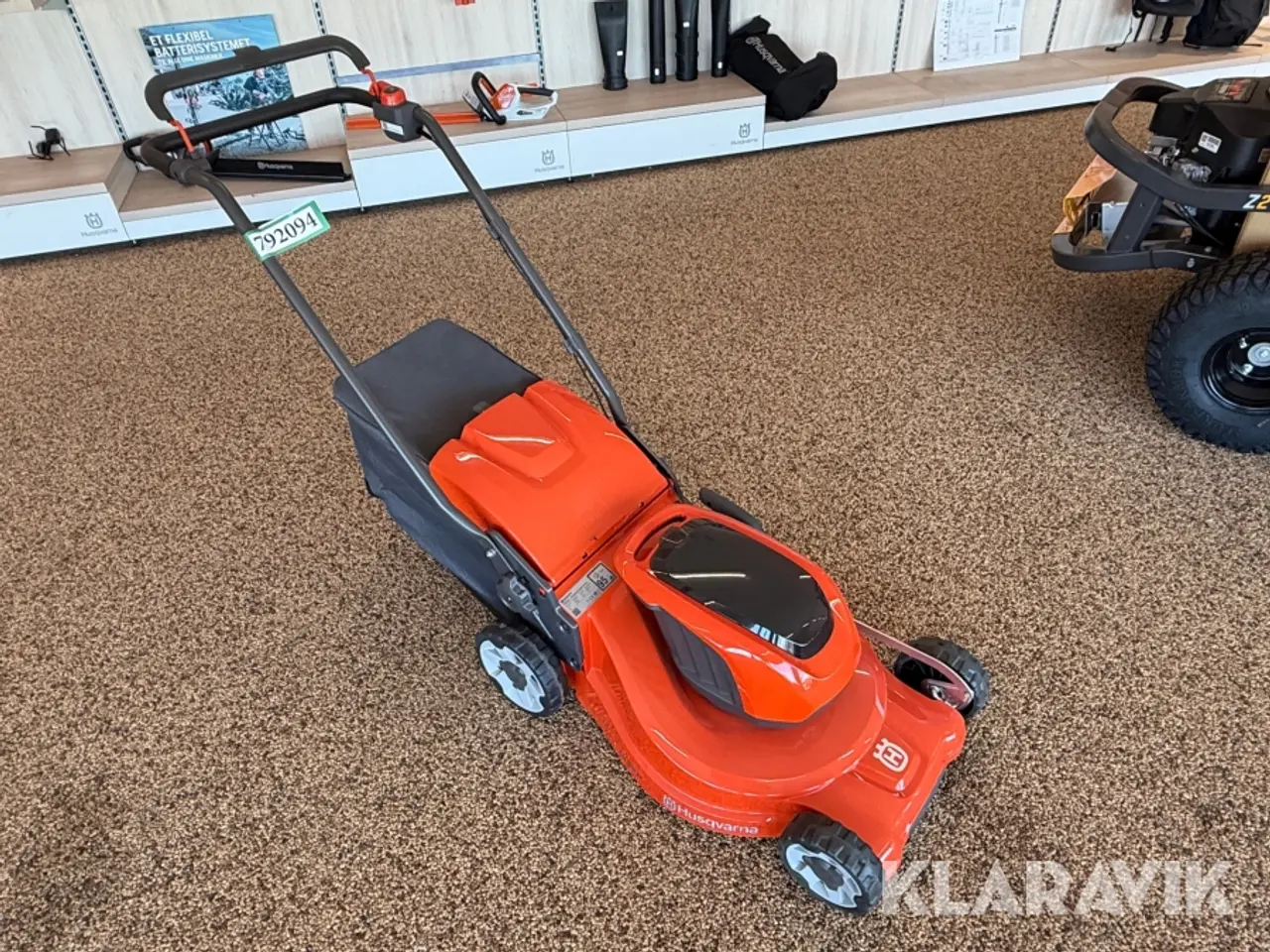 Billede 2 - Græsslåmaskine Husqvarna LC247i 1 styk