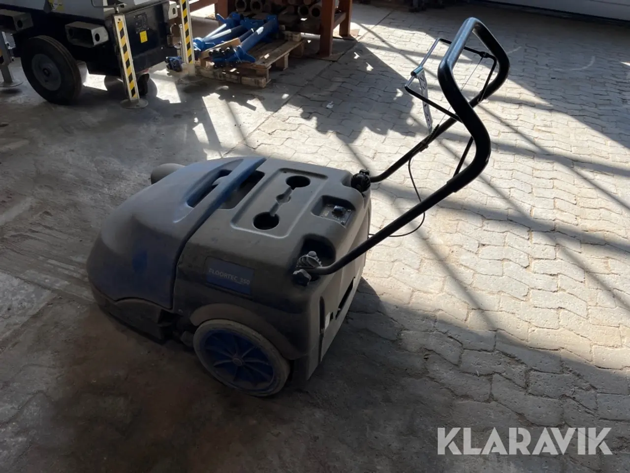 Billede 2 - Fejemaskine Nilfisk Floortec 350
