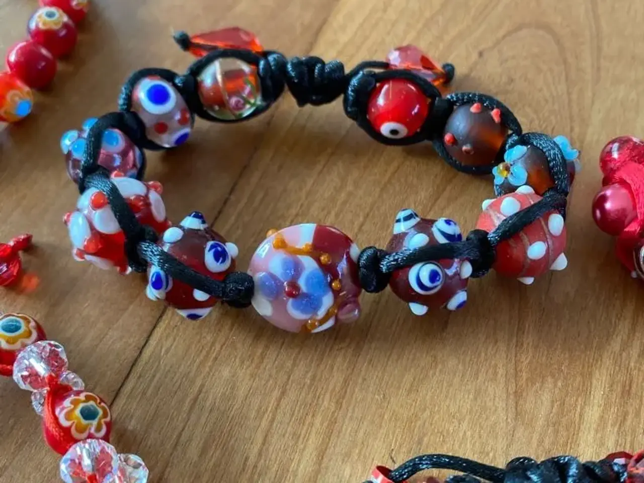 Billede 3 - Nye knyttede armbånd