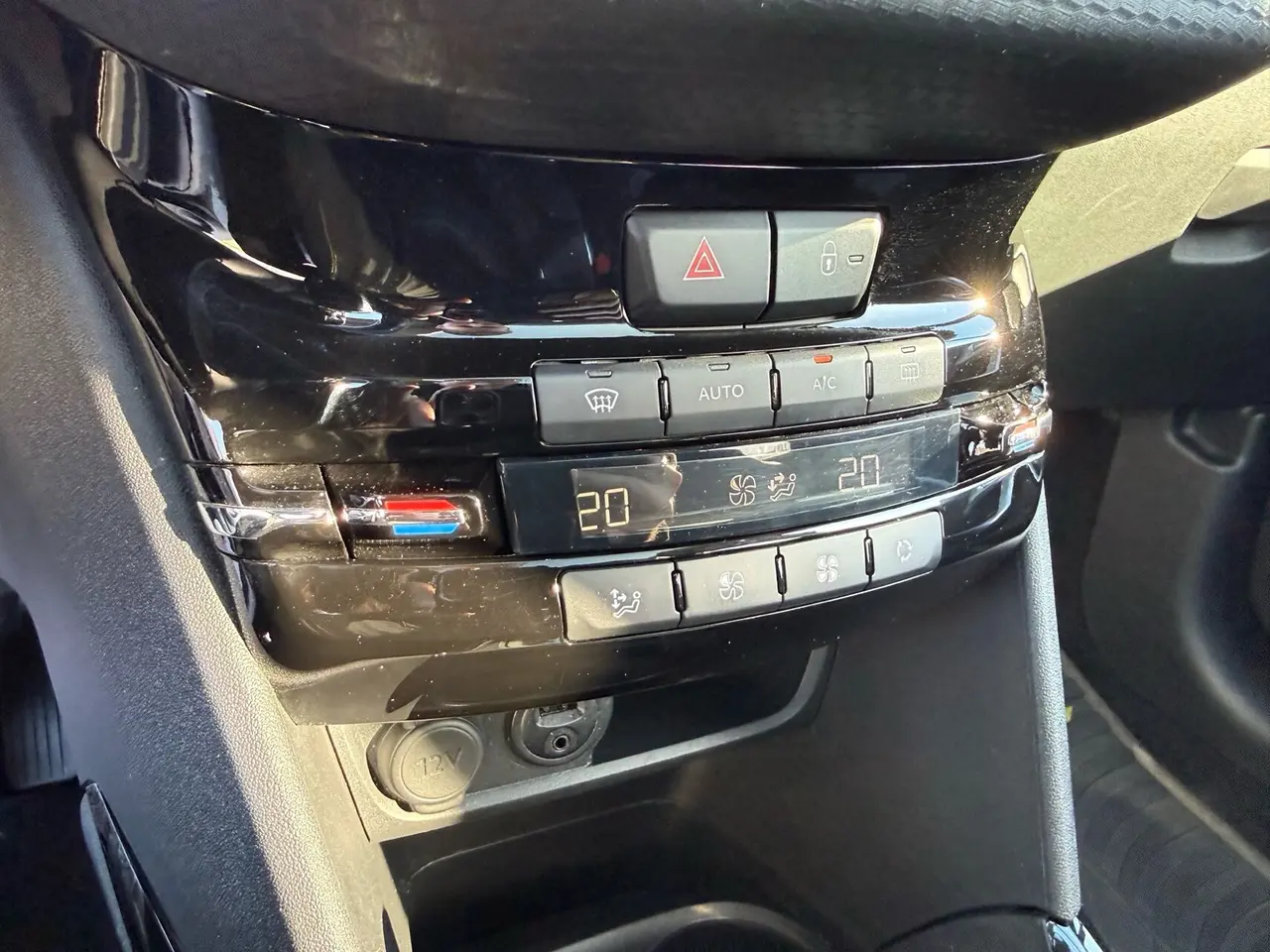 Billede 18 - Peugeot 2008 1,2 e-THP Allure EAT6 110HK 5d 6g Aut.