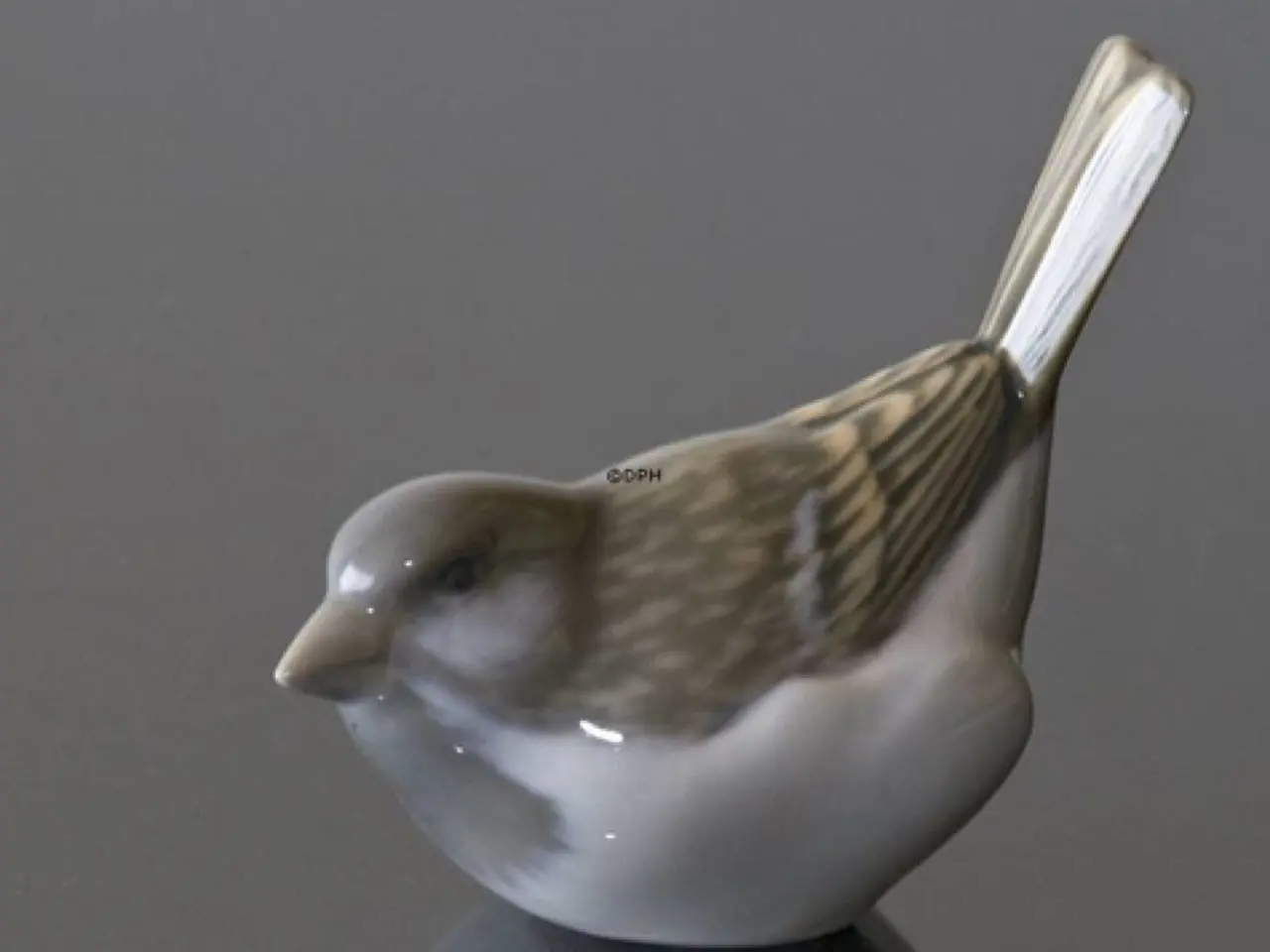 Billede 1 - Royal Copenhagen figur 083 - spurv "Optimist with tail up"