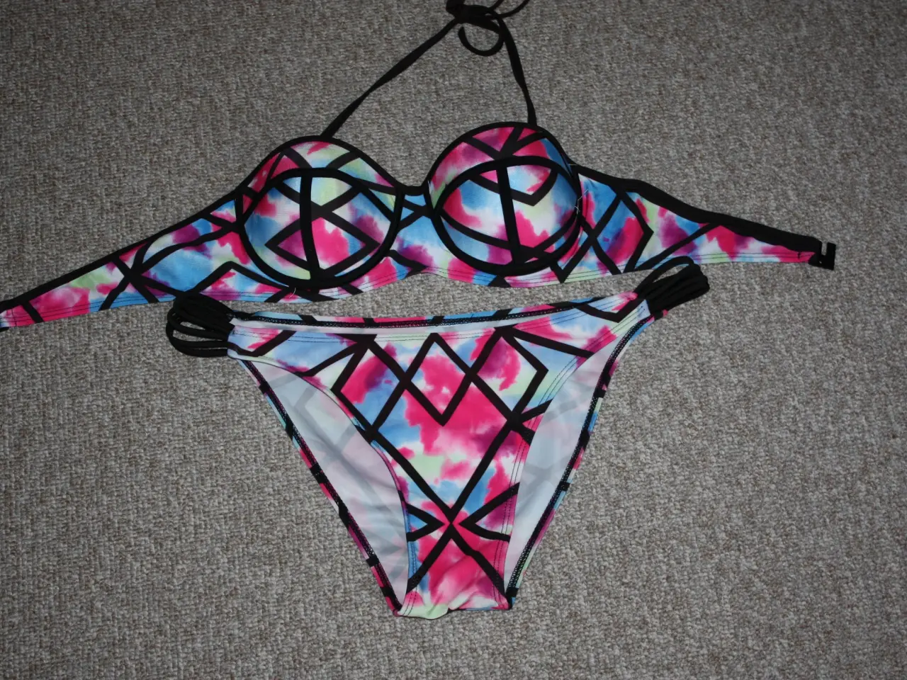 Billede 1 - Bikini str. L / XL hofter 100 cm (liggende)
