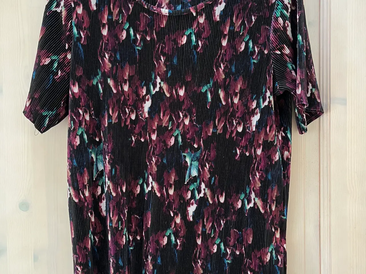 Billede 1 - Plisse tshirt str M