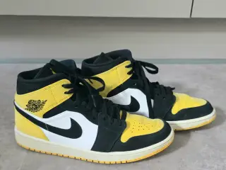 Nike Air Jordan 1 High Yellow Toe