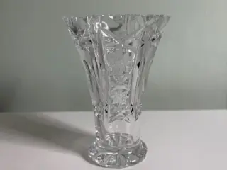 Vintage krystalvase med håndsleben facetmønster