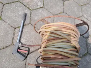 Slangerulle til sprøjte med pistol sælges for 500