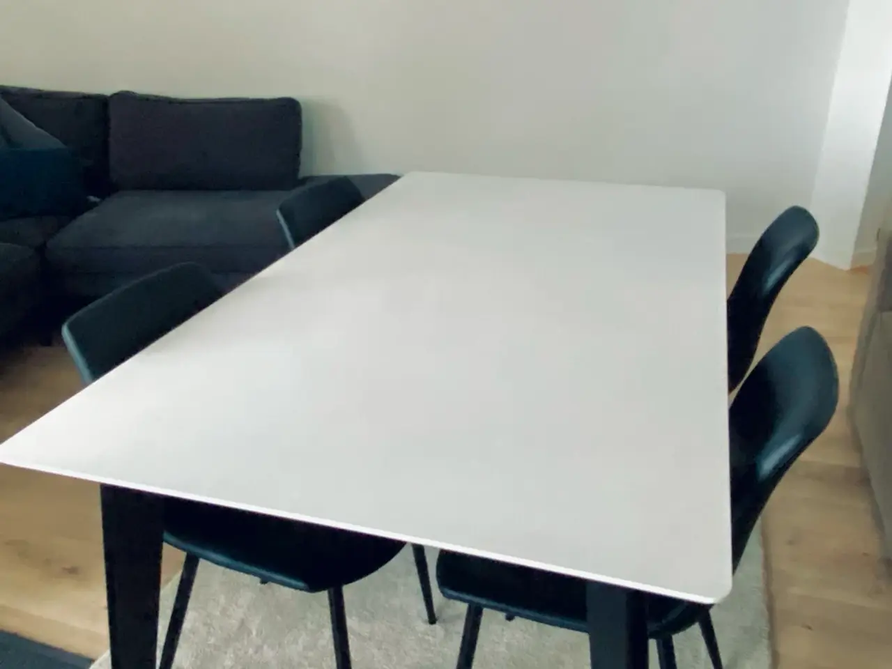 Billede 1 - Klassisk spisebord med stole