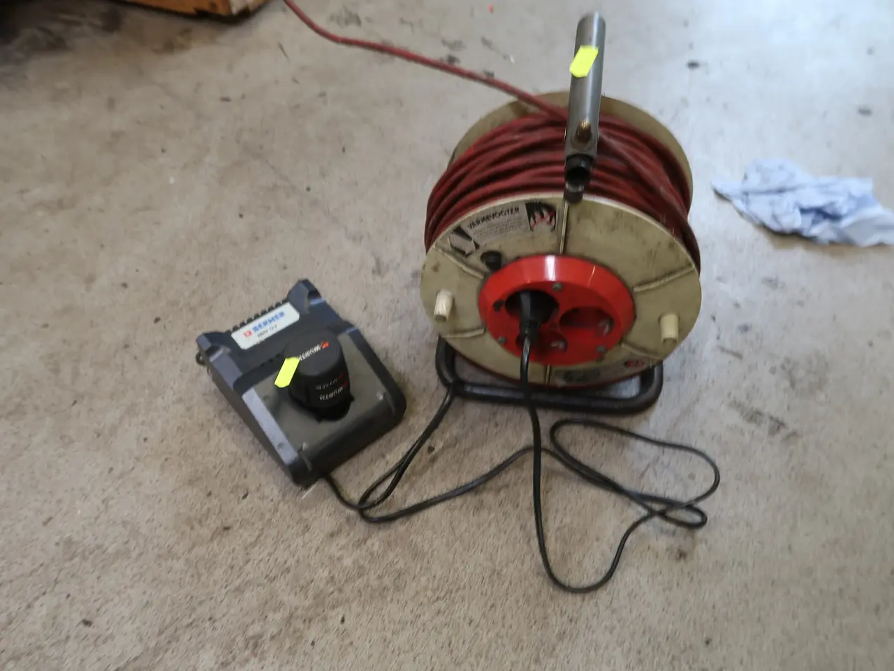 Billede 1 - Kabeltromle samt lader med batteri WÜRTH