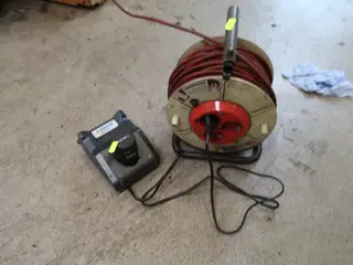 Kabeltromle samt lader med batteri WÜRTH