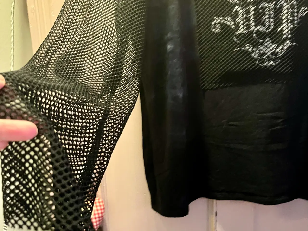 Billede 4 - T-shirt med netærmer str. 50 (46/48)