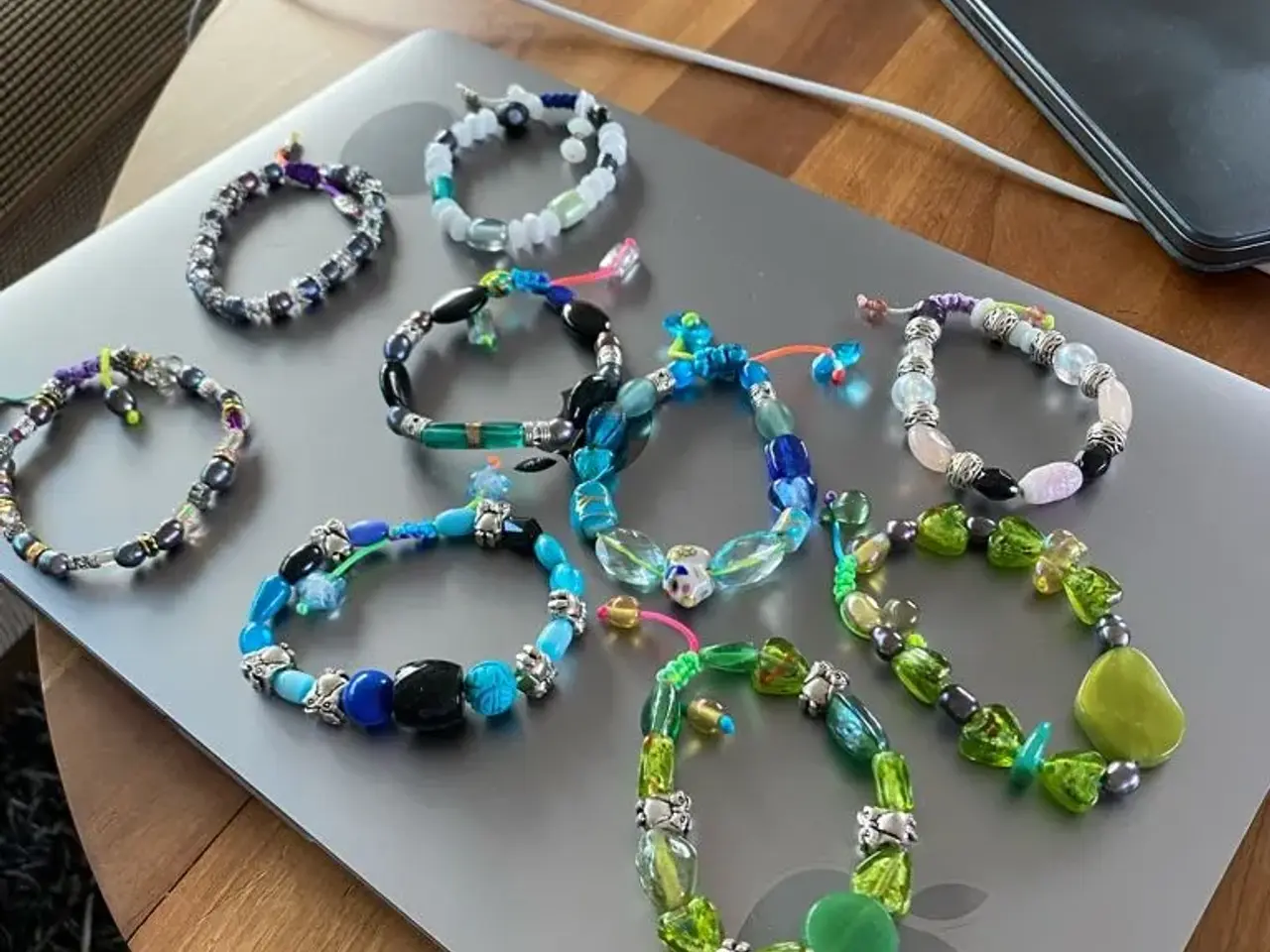 Billede 1 - Nye knyttede armbånd