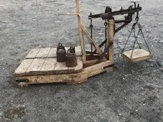 Gammel vægt