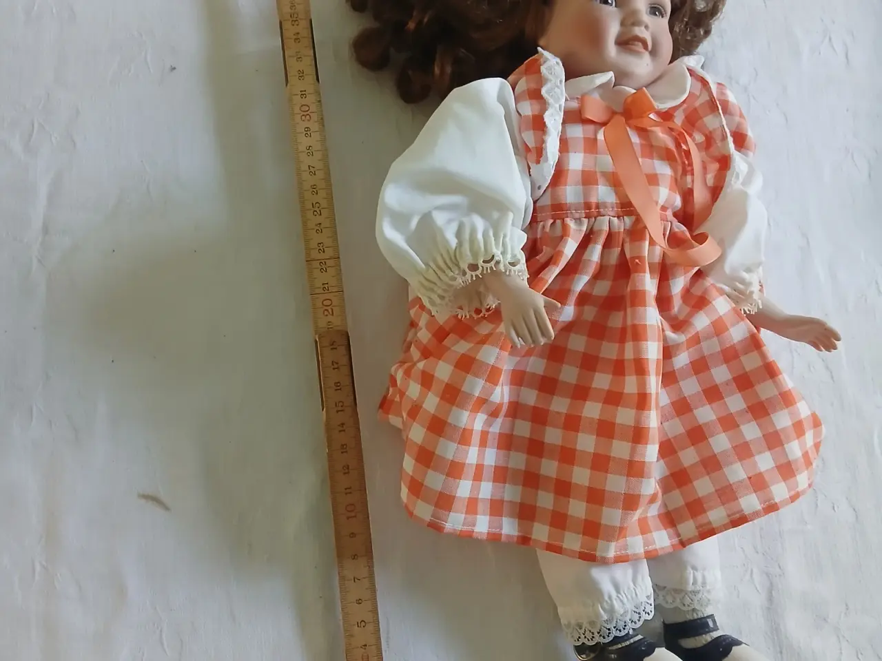 Billede 4 - Porcelænsdukke på ca. 45 cm