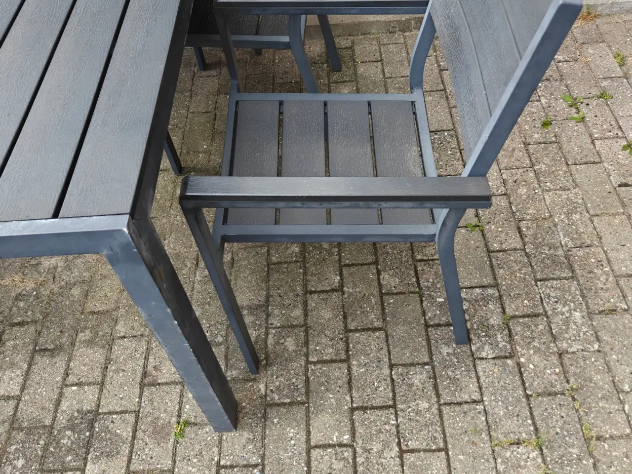 Billede 2 - Sort havebord+4 stk stole incl hynder