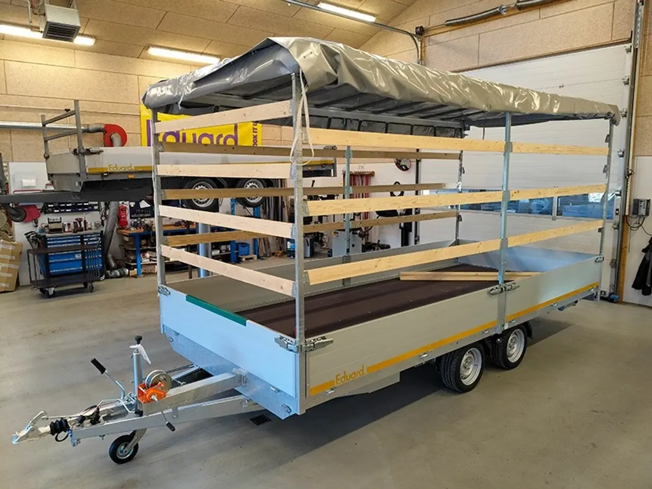 Billede 3 - Høj presenning m. gardinsider til Eduard 5022 trailer