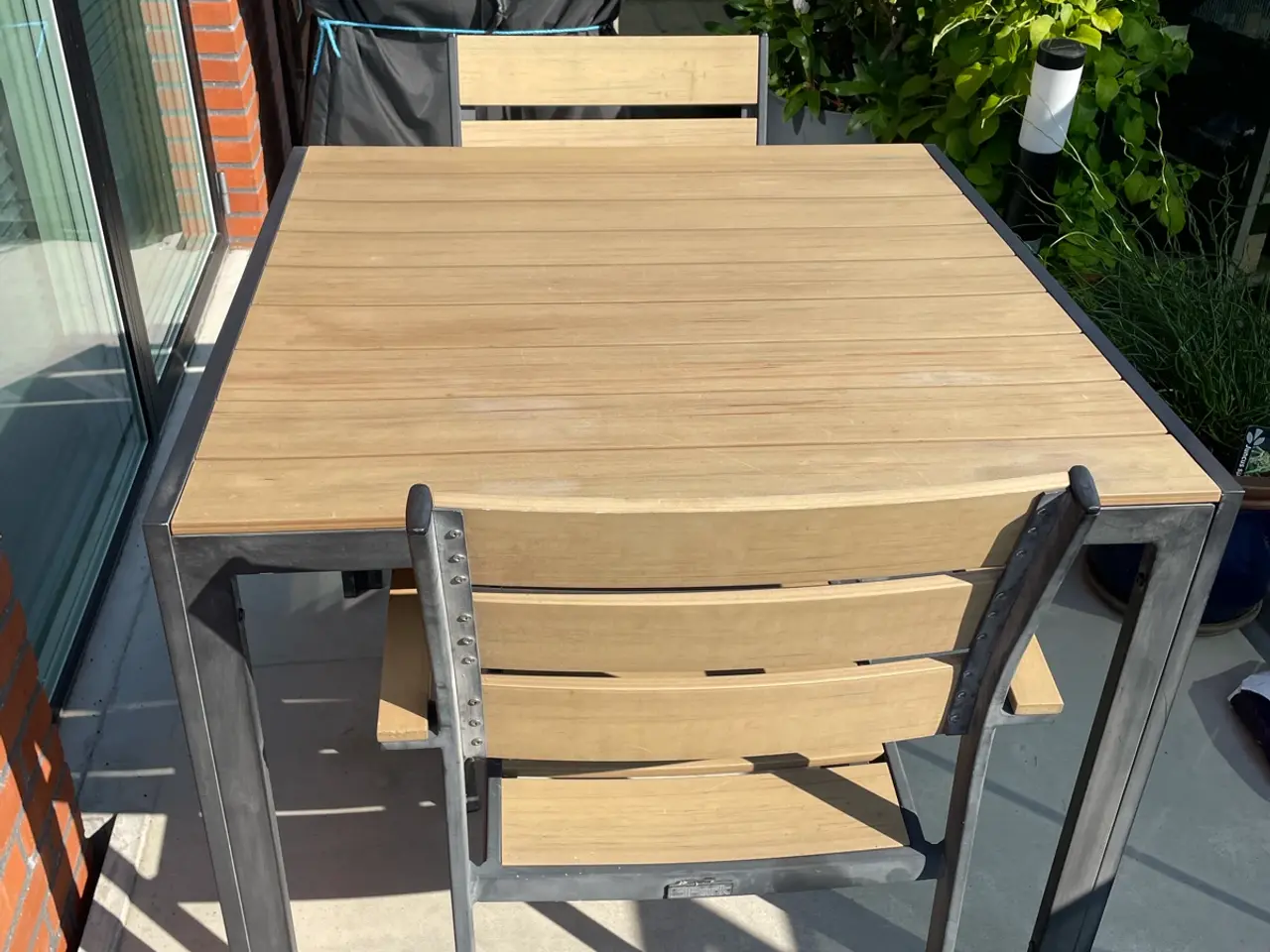Billede 2 - Havebord med 2 stole sælges