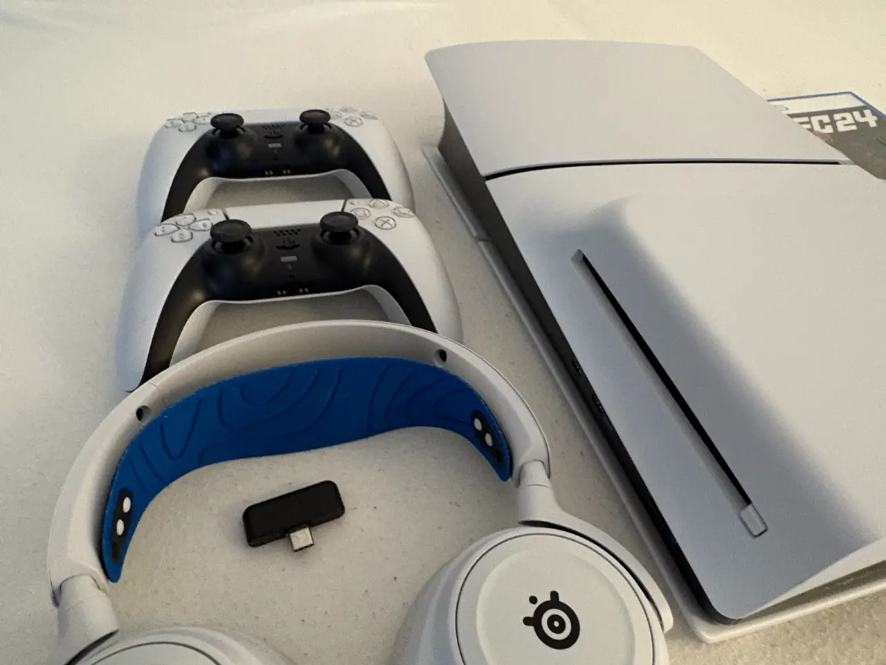 Billede 4 - PS5 Disc m. 2 controllere, +Steelseries headset,