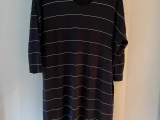 -SOLGT- Jersey kjole fra Masai Copenhagen