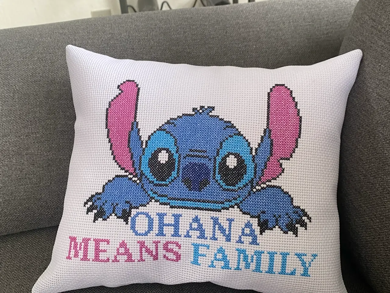 Billede 1 - Håndbroderet stitch pude