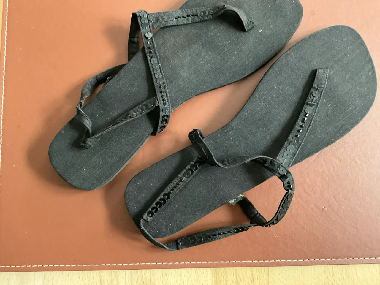 Billede 1 - Sorte sandaler str. 41