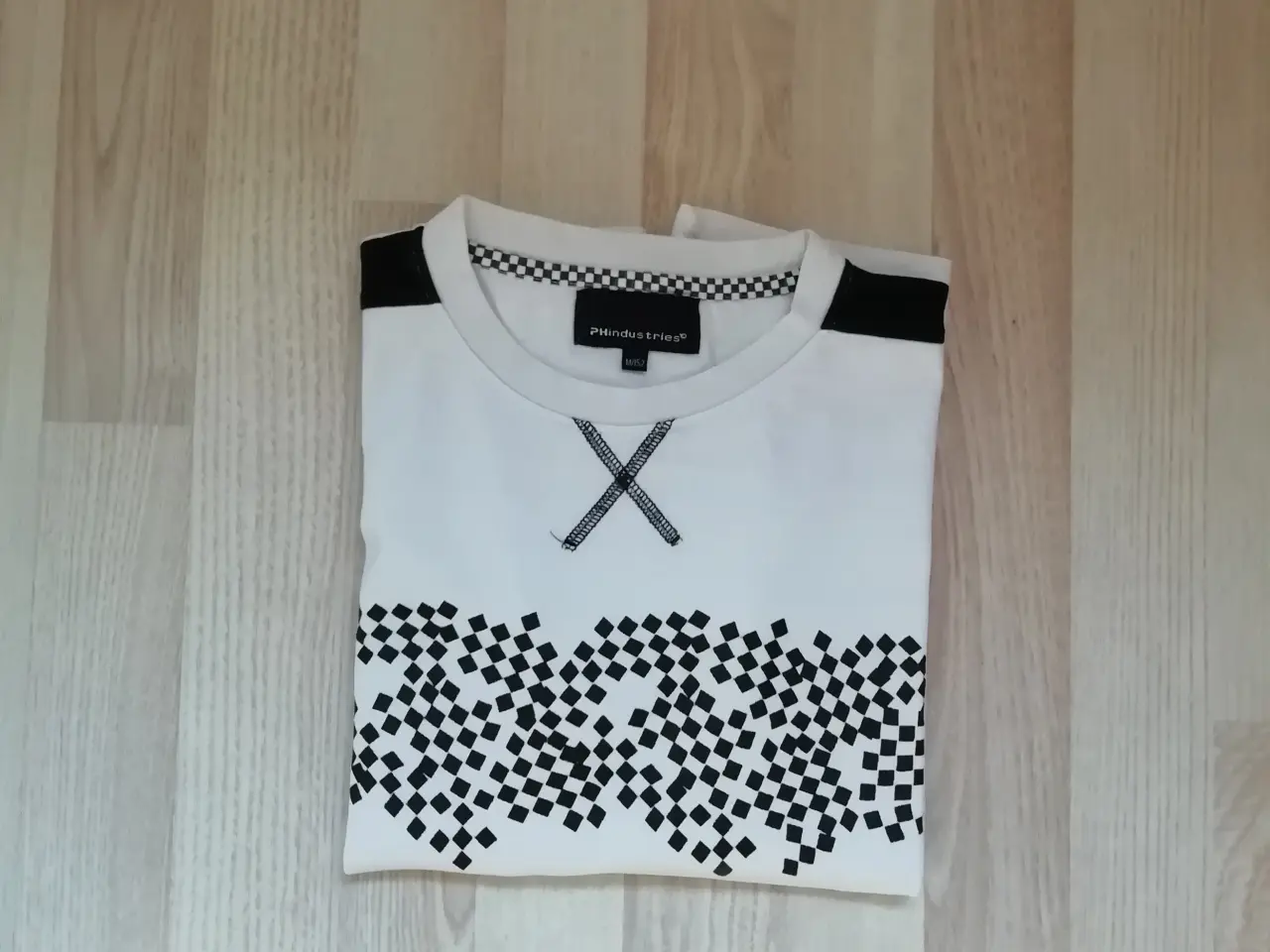 Billede 1 - T-shirt str. 152