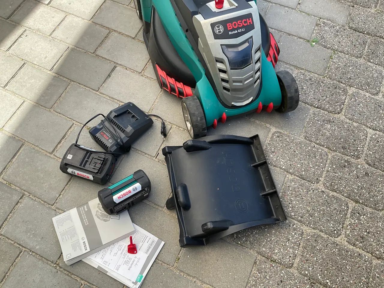 Billede 1 - Bosch Rotak 36 LI batteri-græsslåmaskine+ tilbehør