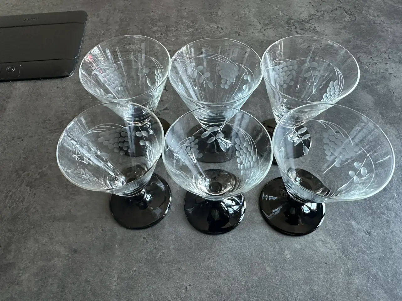 Billede 3 - Flotte sortfodsglas fra Holmegaard