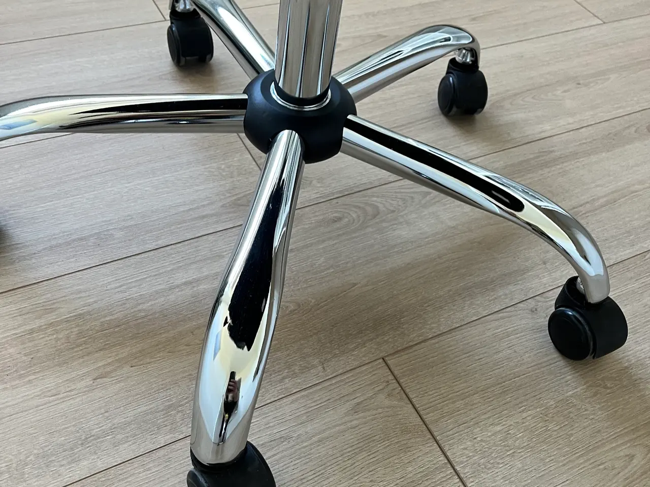 Billede 3 - Kontorstol i fin stand