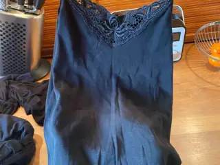 Smuk sort bluse med blonder str S