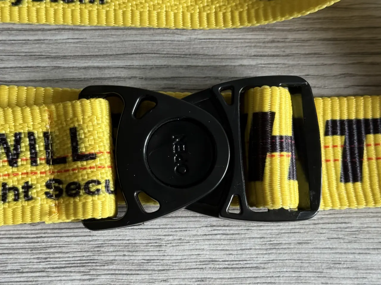 Billede 6 - To nye Off-White bælter, sort el. gult