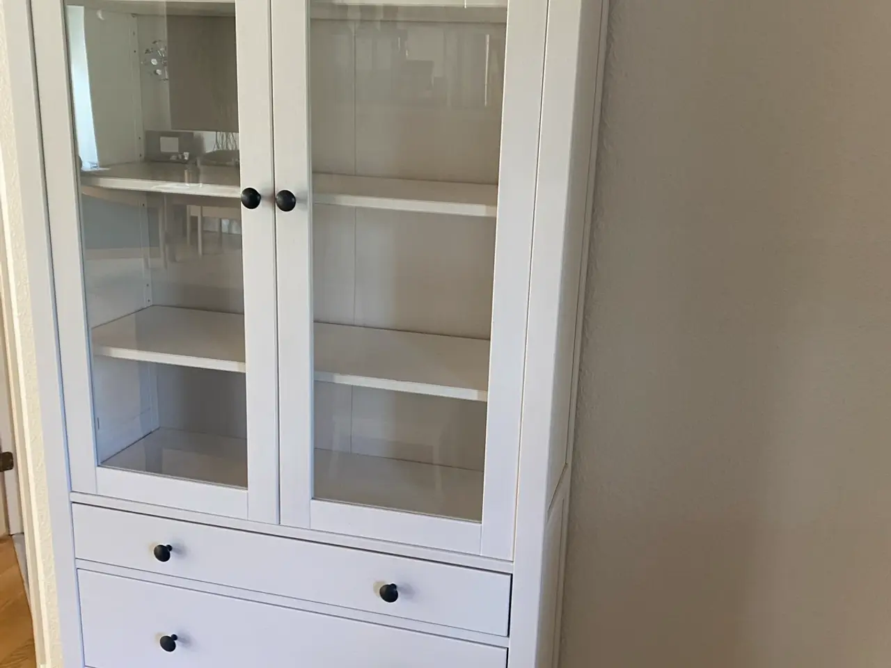 Billede 1 - Ikea Vitrineskab i brugbar stand.
