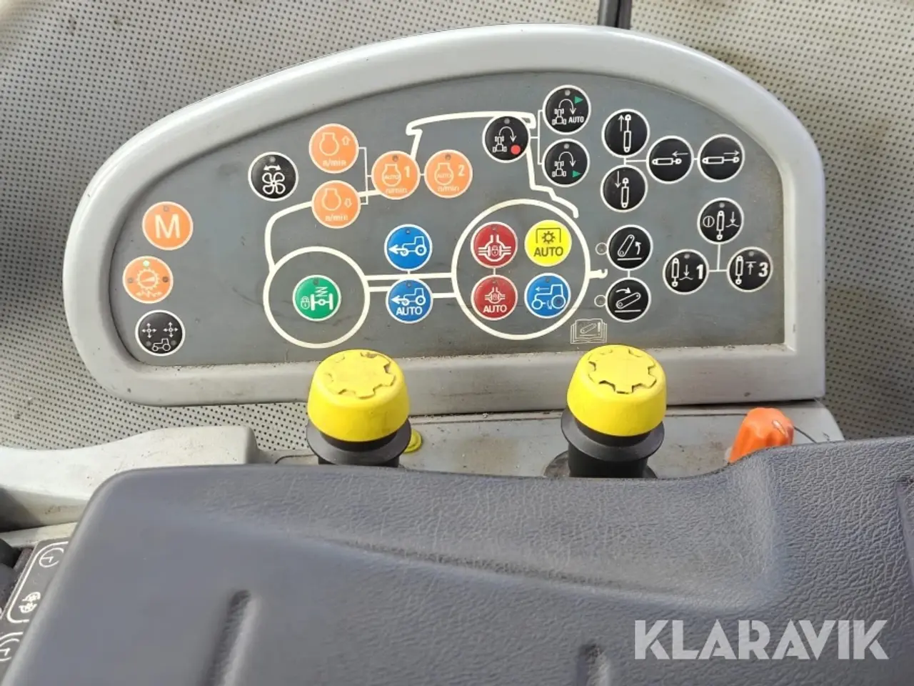 Billede 9 - Traktor New Holland T8. 420 Autocommand med front PTO og lift