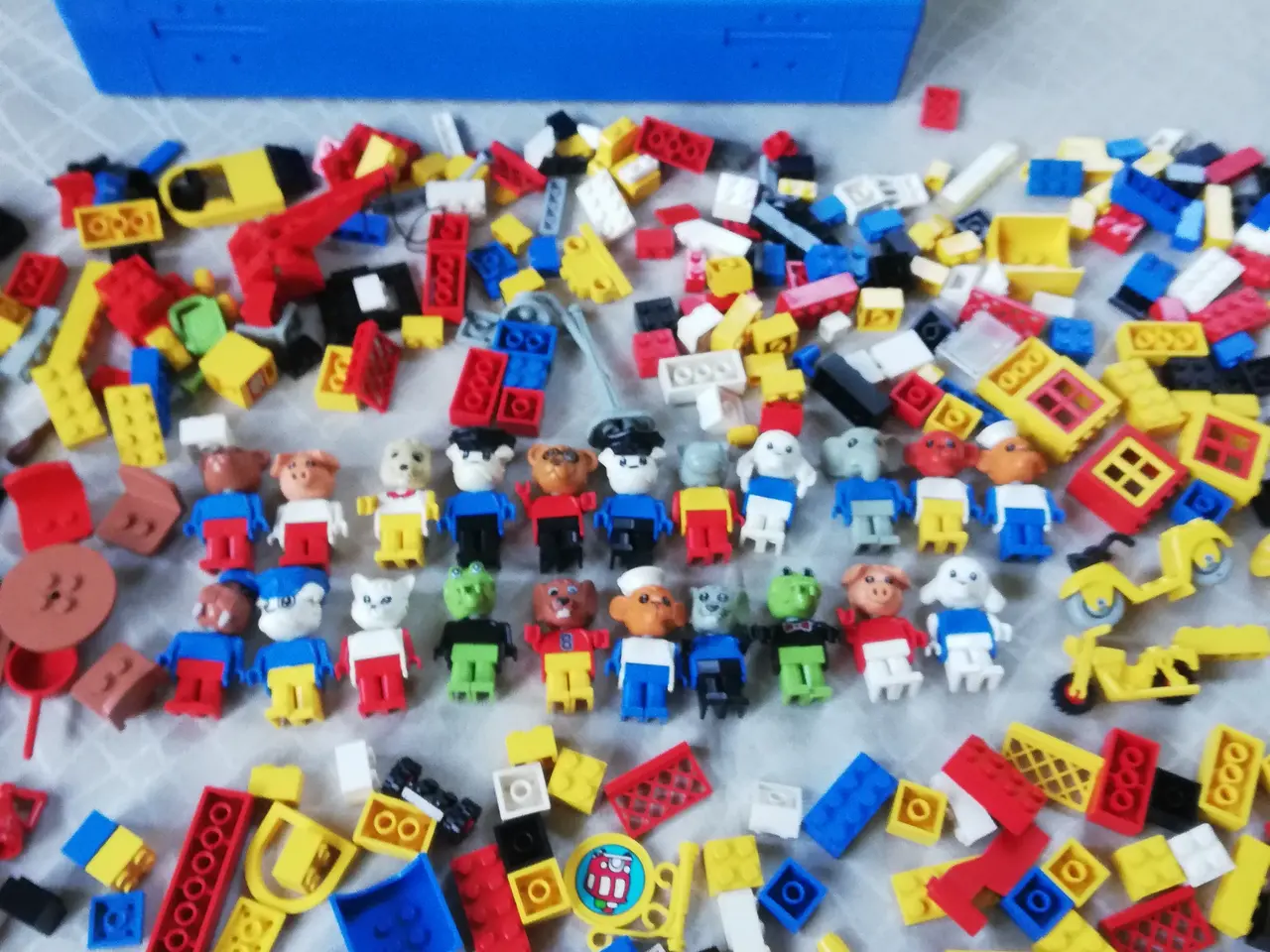 Billede 1 - Solgt Lego fabuland figurer inkl. Lego kuffert mm.