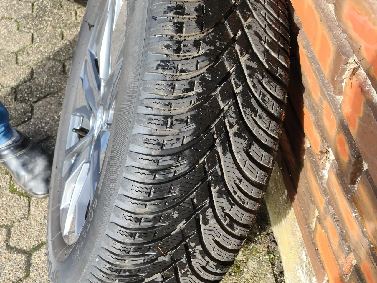 Billede 3 - Vinterdæk på originale Peugeot alufælge 215/65 R16
