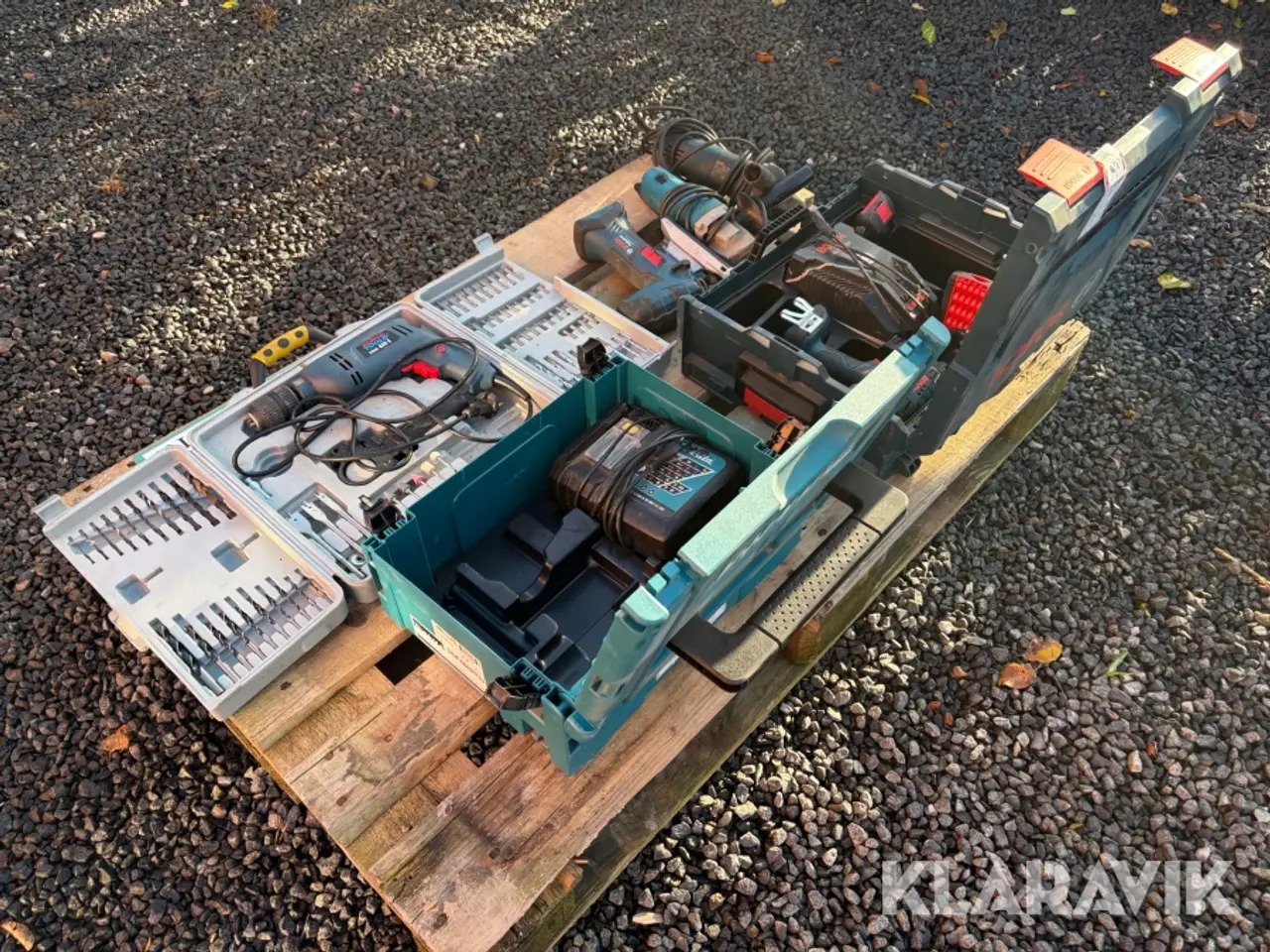 Billede 2 - Assorterede håndværktøj - 5 styk plus batteri